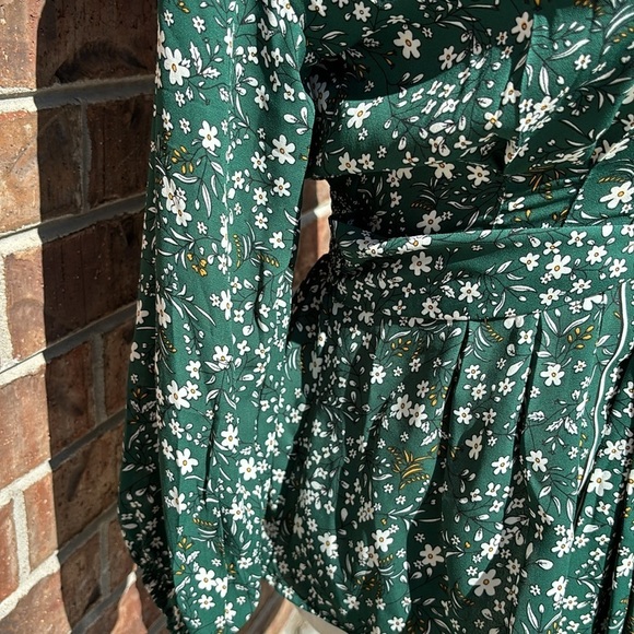 NWT Max Studio Floral Blouse - Picture 2 of 7